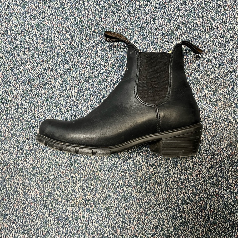 Blundstone Black Leather Heeled Chelsea Boot